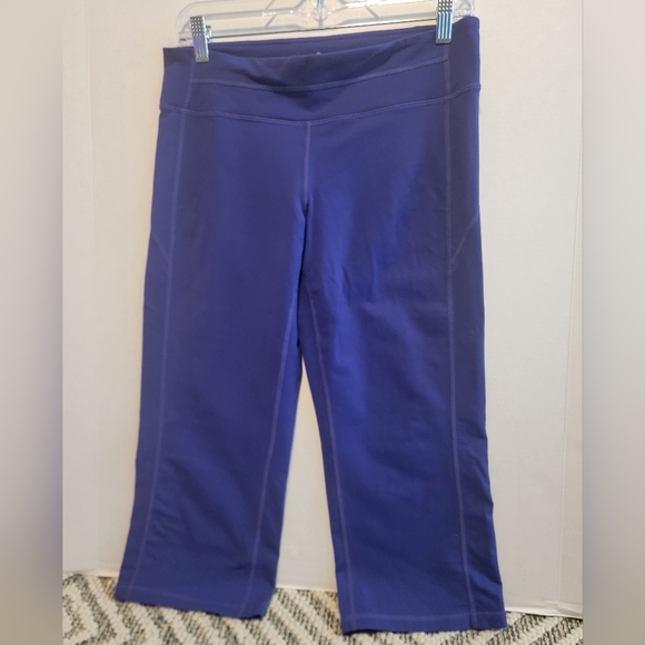 Athleta Pants - Athleta Purple Relaxed Fit Yoga Capris size Large
